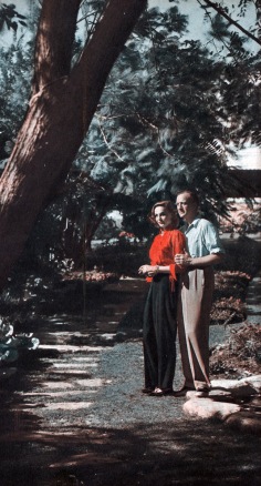 Hjördis and David Niven at home in Pacific Palisades, c.1949